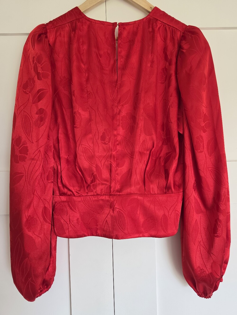 NWOT Rony Kobo Croppes Red Satin V-Neck Blouse with Puff Sleeves - Picture 5 of 15